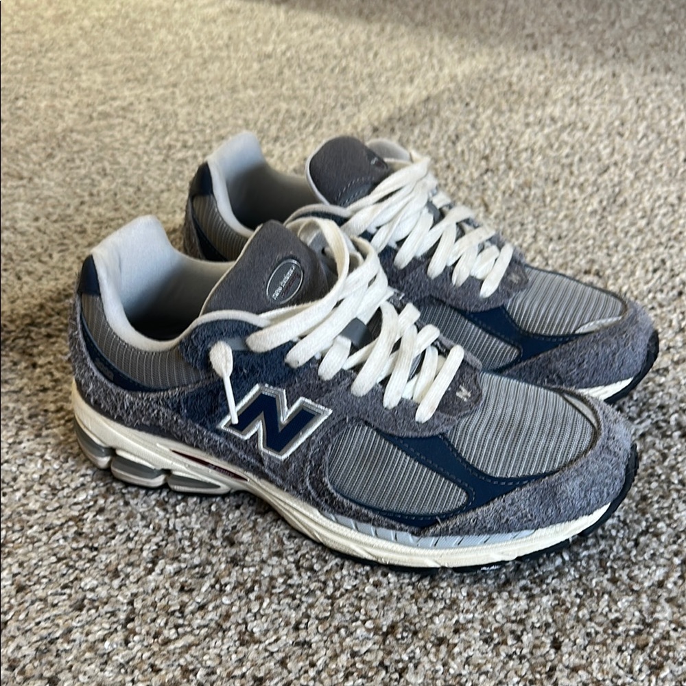 New balance 2002r